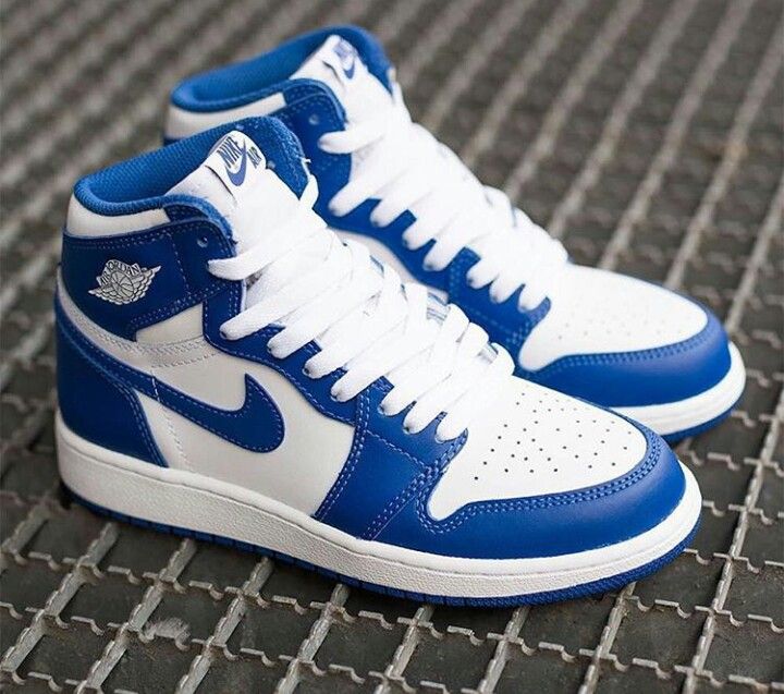Air Jordan 1 High "University Blue"