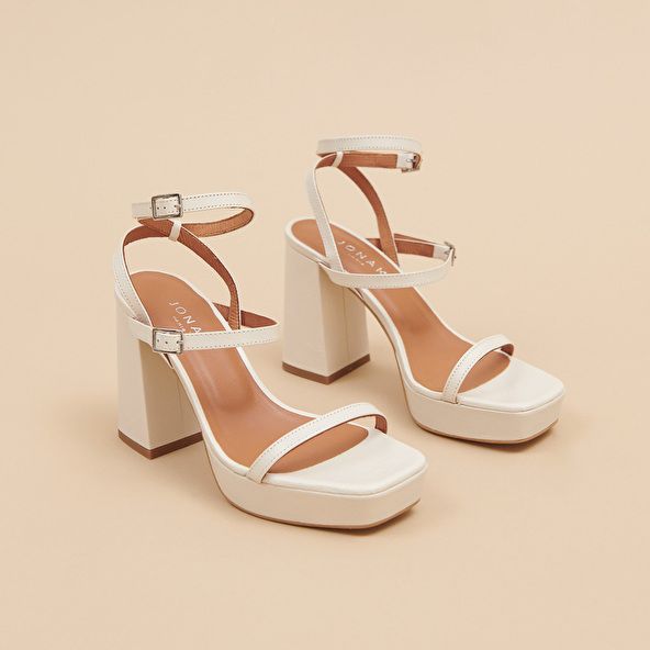 Sandalen mit Knöchelriemen aus Leder