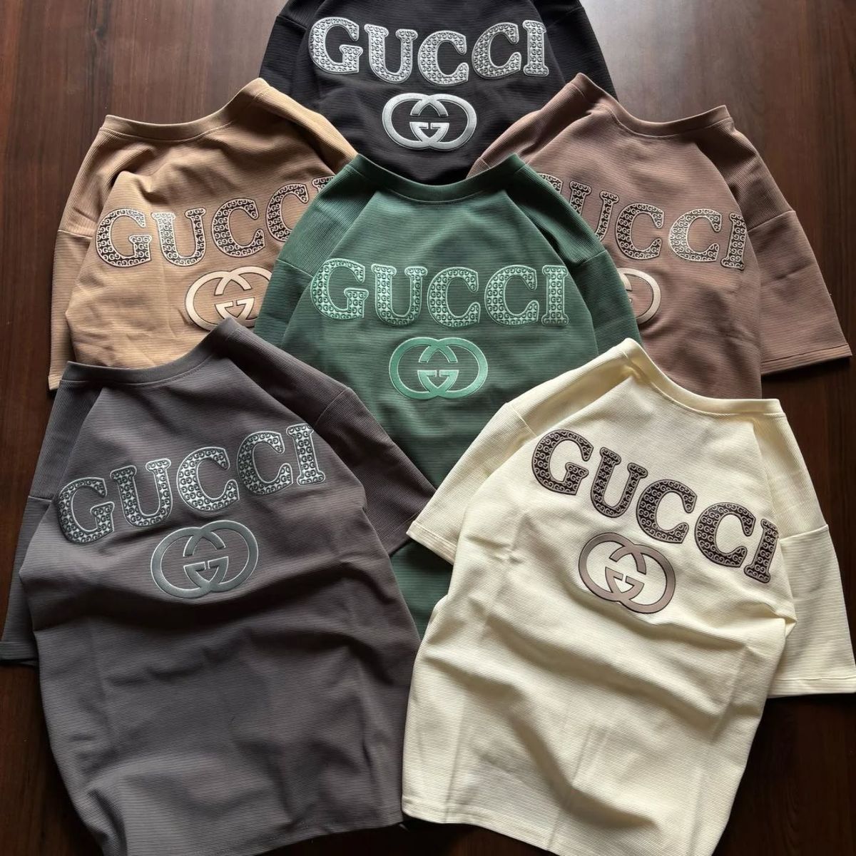 T-Shirt mit GUCCI-Stickerei